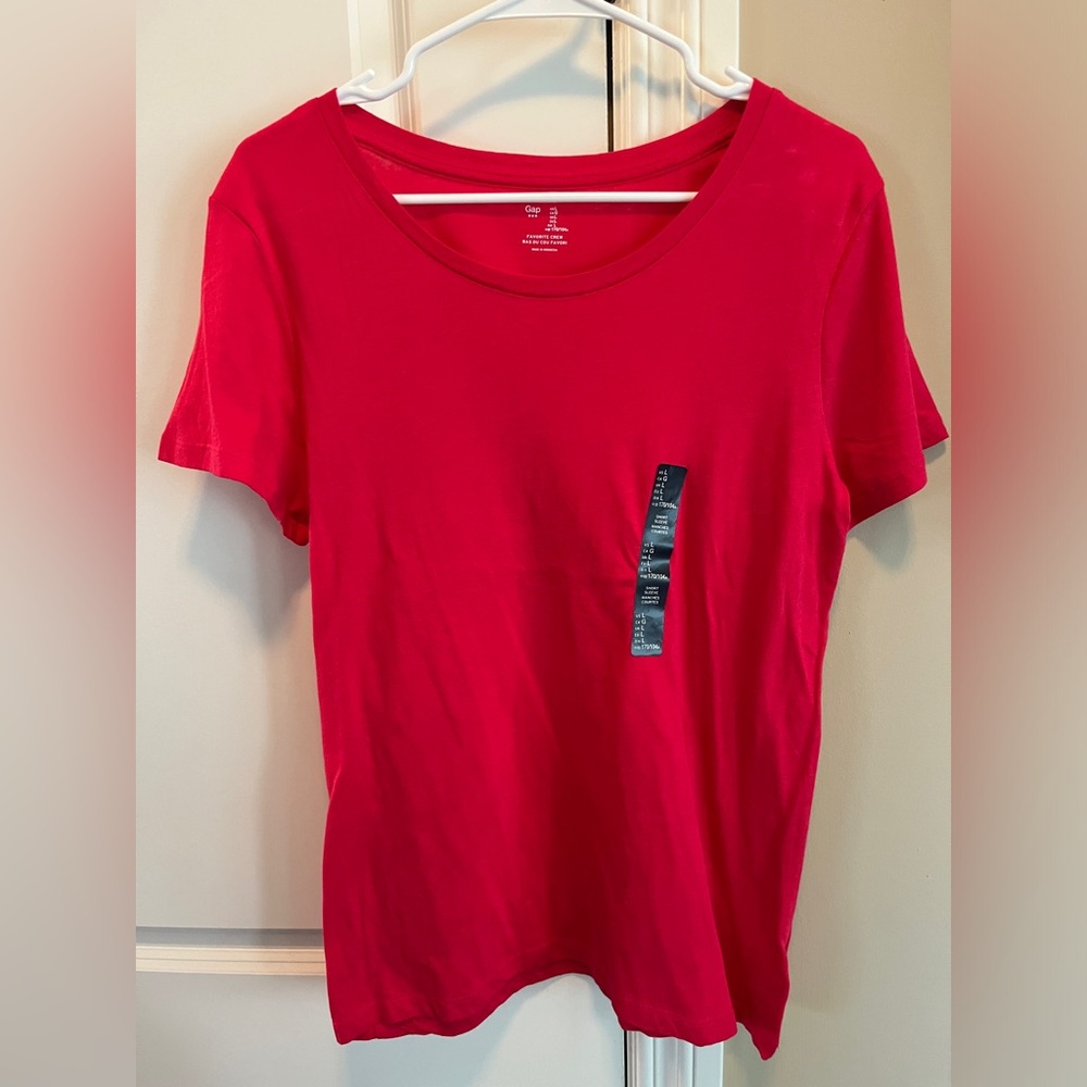 NWT- Women’s, Red, Gap Favorite Crew T-Shirt-Size L